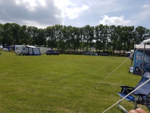 Ruime plaatsen op camping Oldershof in Almkerk